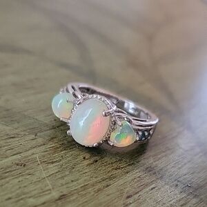 Geogeous OPAL ring